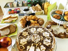 Colazione - Torte, Bocconotti, Marmellate Artigianali, Ciliegie, Yogurt