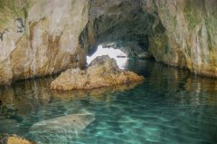 Grotta del Leone Interno - Isola Dino
