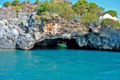 Grotta del Leone Entrata - Isola Dino